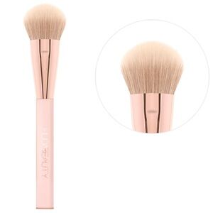 HUDA BEAUTY 
Face & Cheek Blush Brush